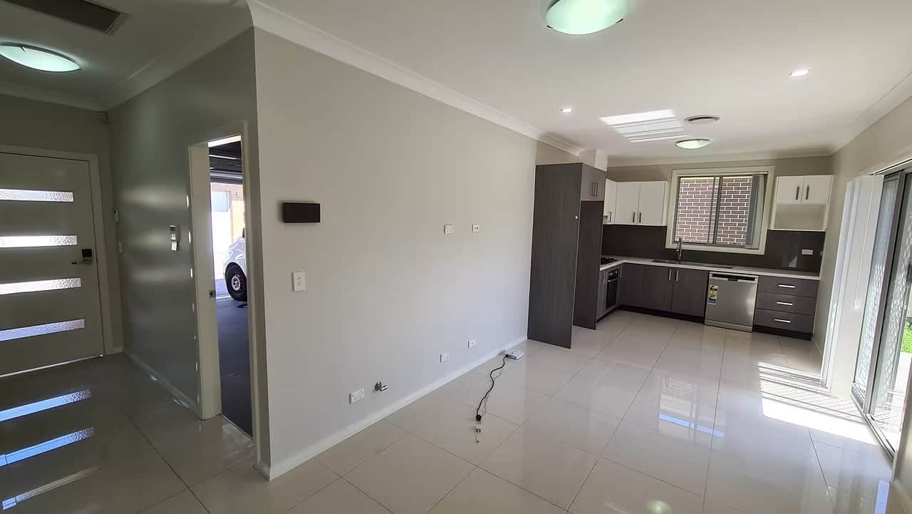 Expert wall and ceiling painting using Dulux paint